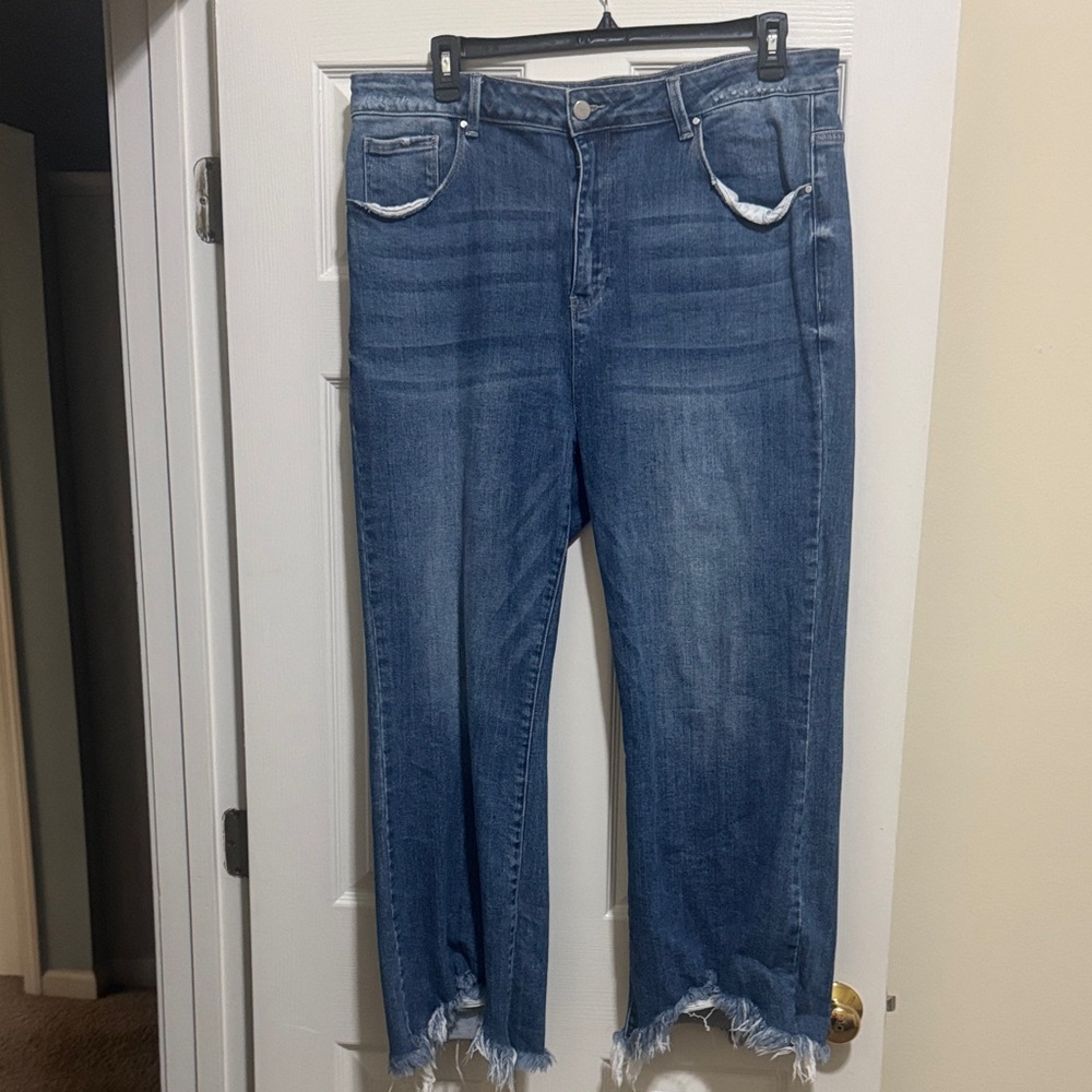 Frayed Hem Blue Women's Cropped Jeans